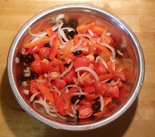 салат из тунца и овощей