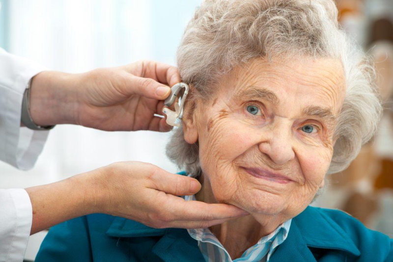 Слуховые аппараты для пожилых людей